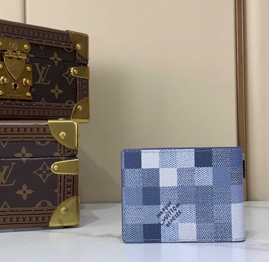 Cartera Louis Vuitton Multiple Wallet en el estampado Damier Pop