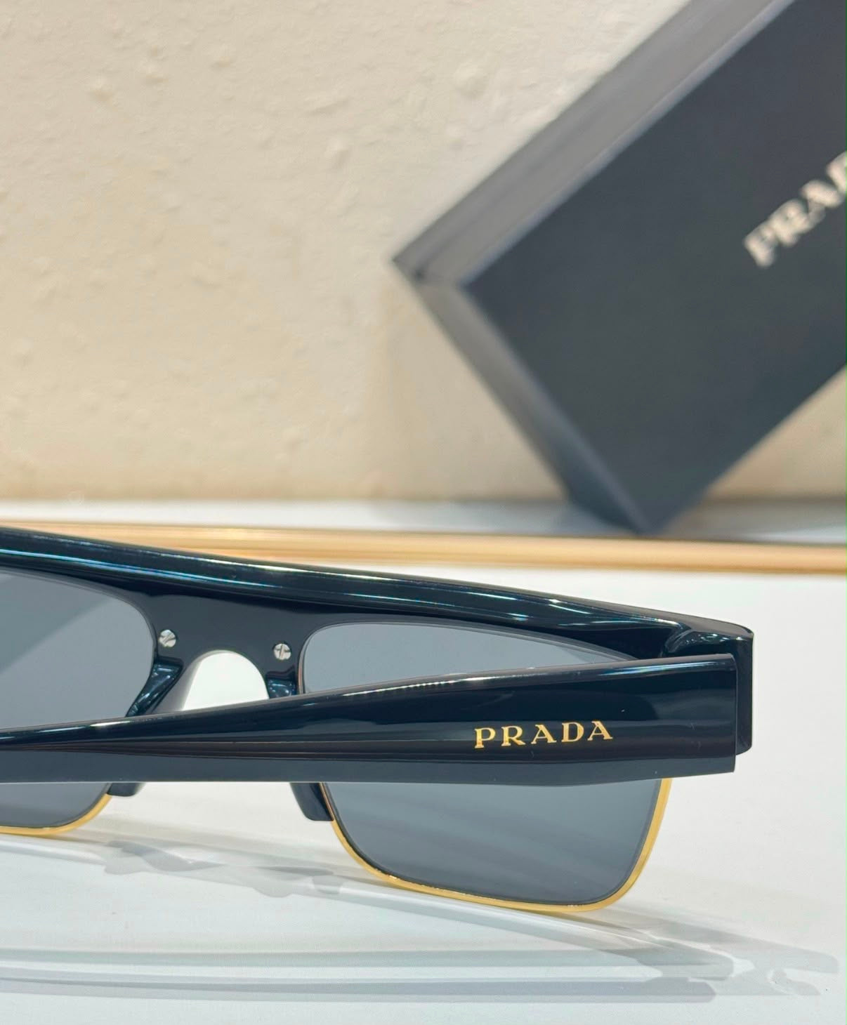 Gafas Prada Black & Metal Rim / Navigator