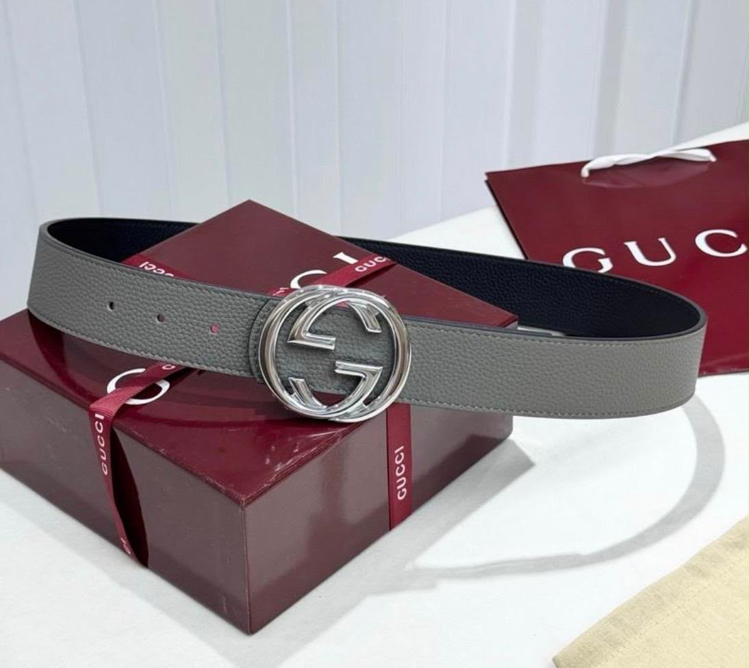 Cinturón Gucci Reversible Leather Belt con Hebilla Interlocking G Ovalada