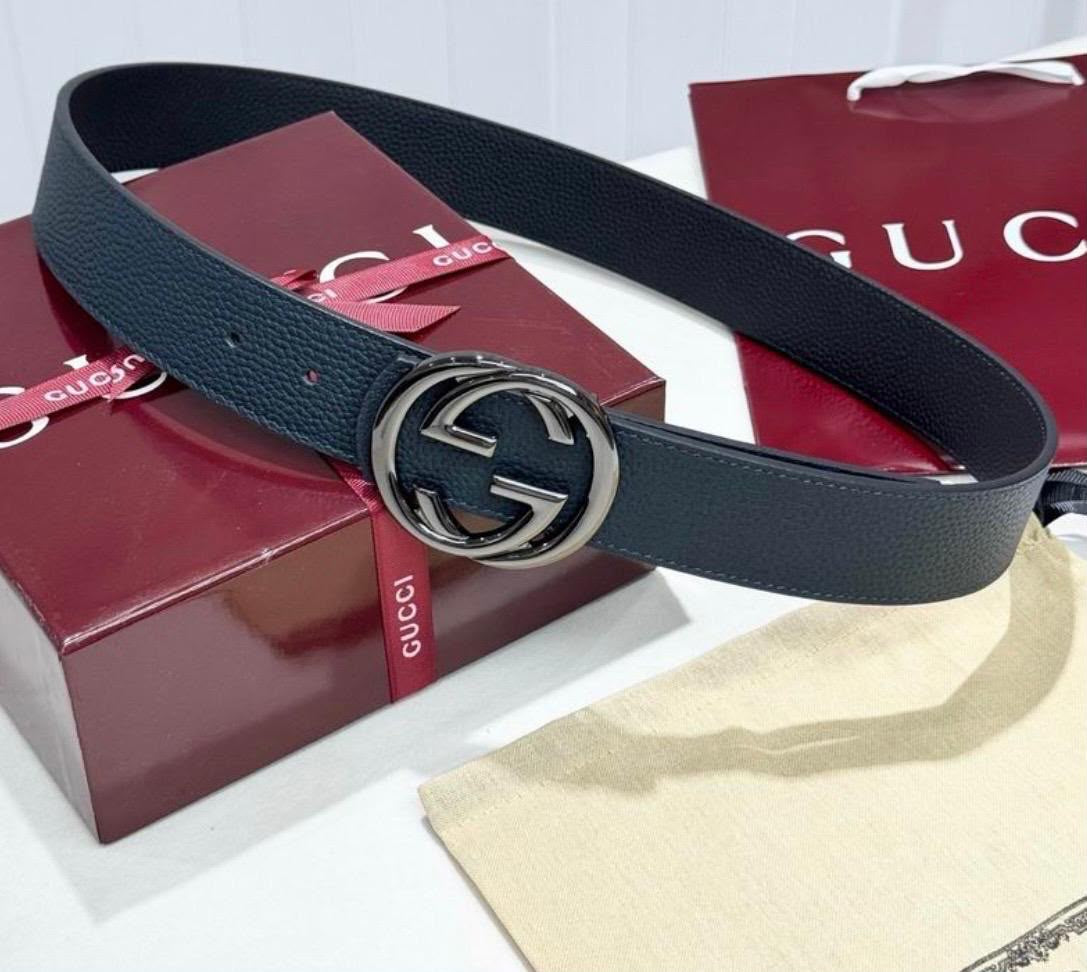 Cinturón Gucci Reversible Leather Belt con Hebilla Interlocking G Ovalada