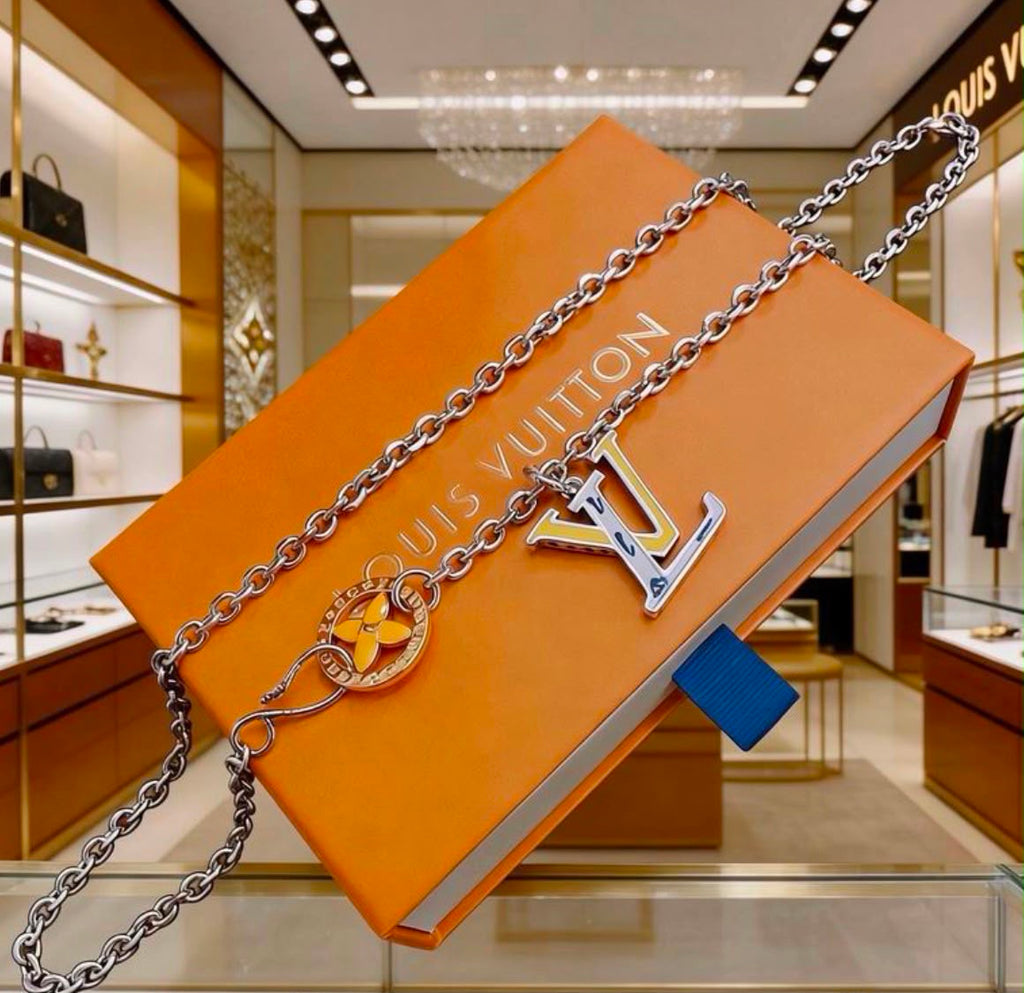 Joya LV Flower Medallion Pendant Necklace