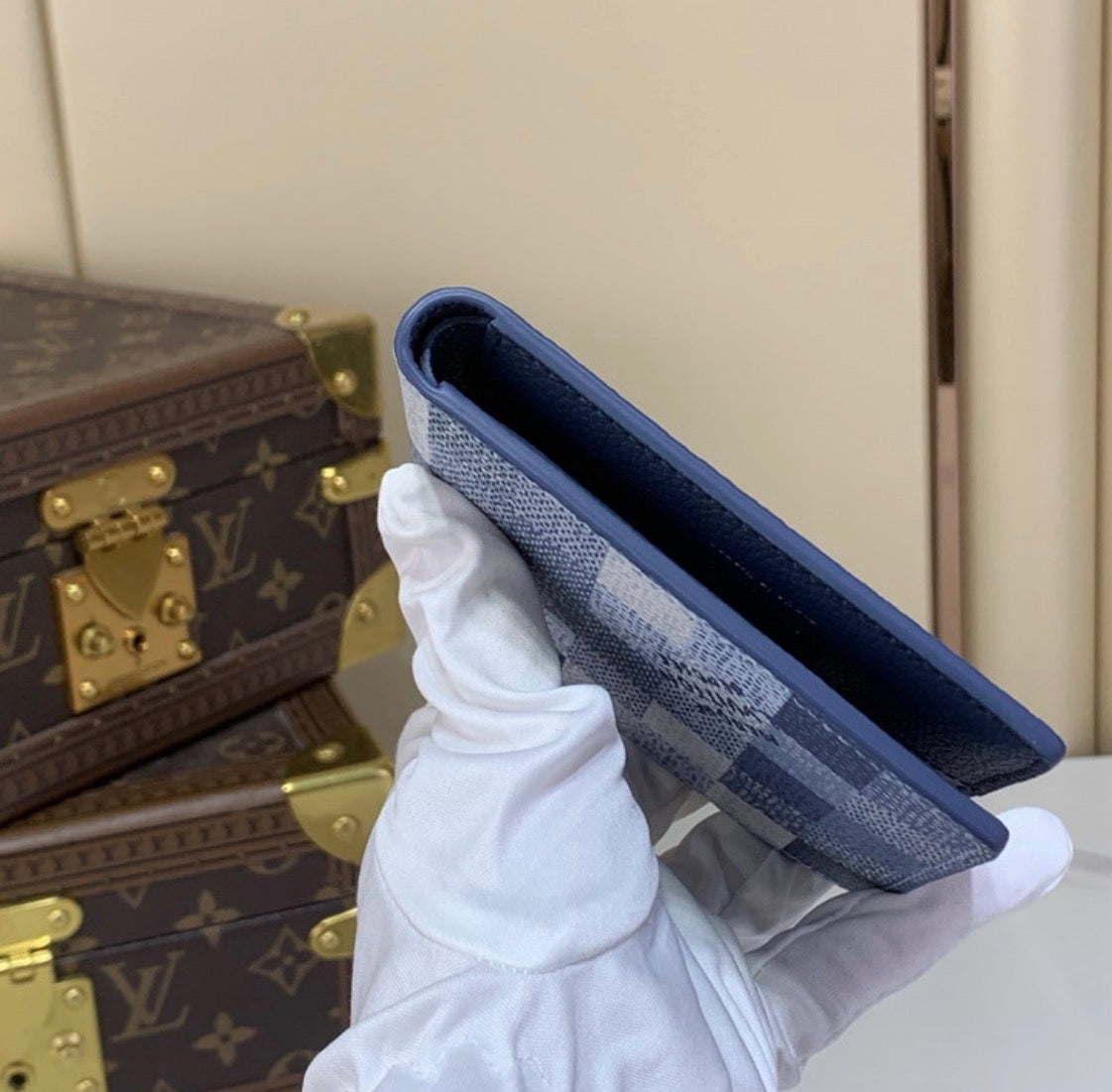 Cartera Louis Vuitton Multiple Wallet en el estampado Damier Pop