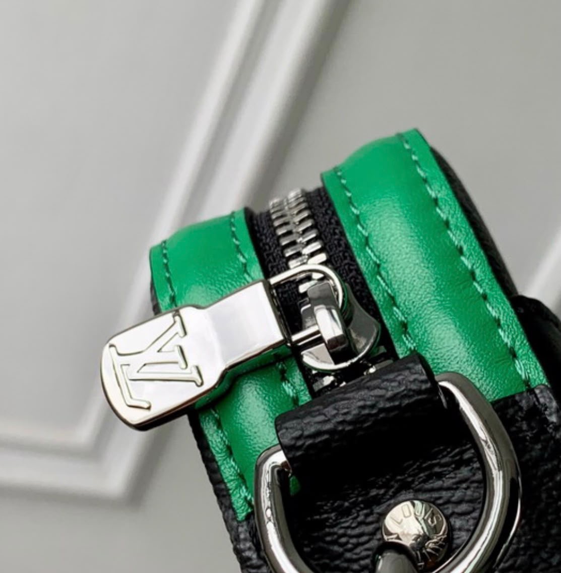 Bolso Louis Vuitton Premium Gris & Verde