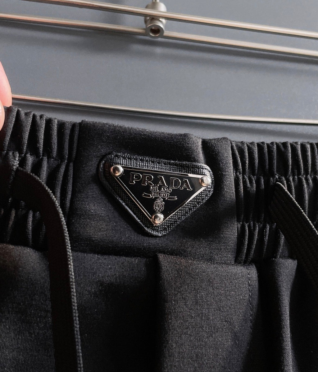 Pantalón corto Prada