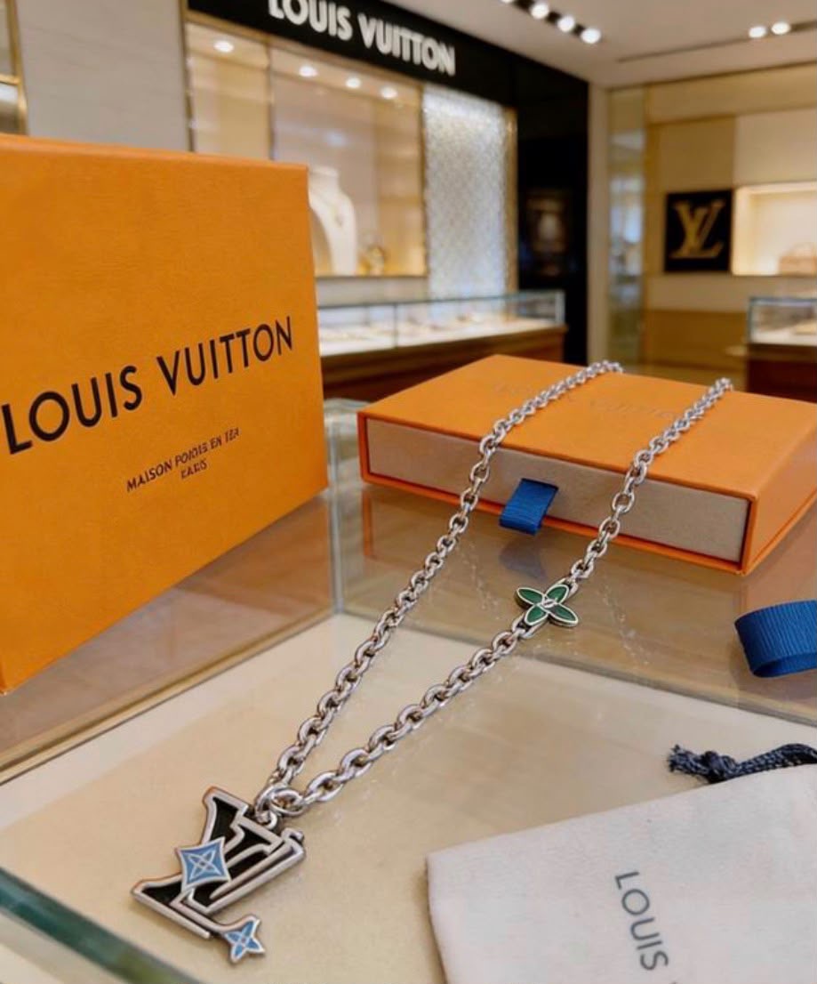 joya LV Instinct Pendant Necklace