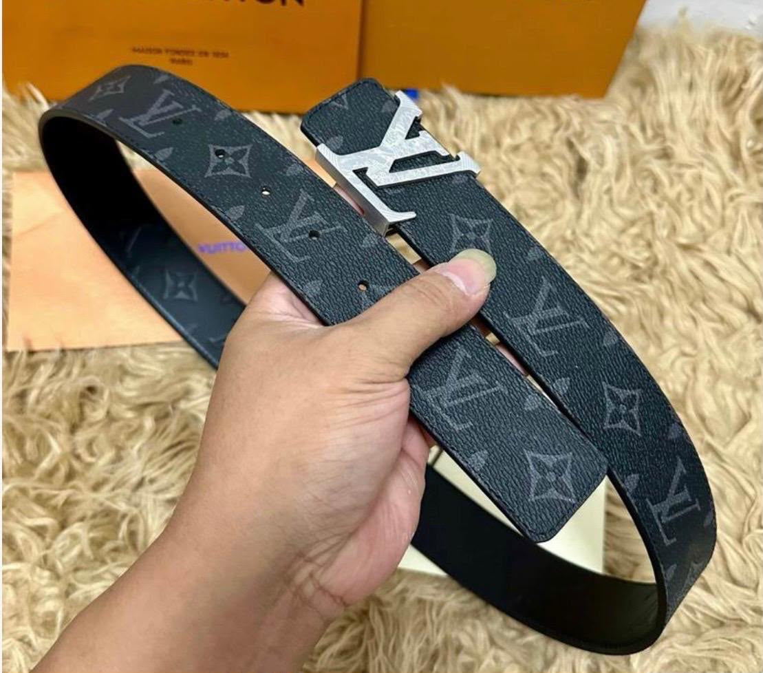 Cinturón Louis Vuitton LV Pyramid 40mm Reversible Belt en Monogram Eclipse