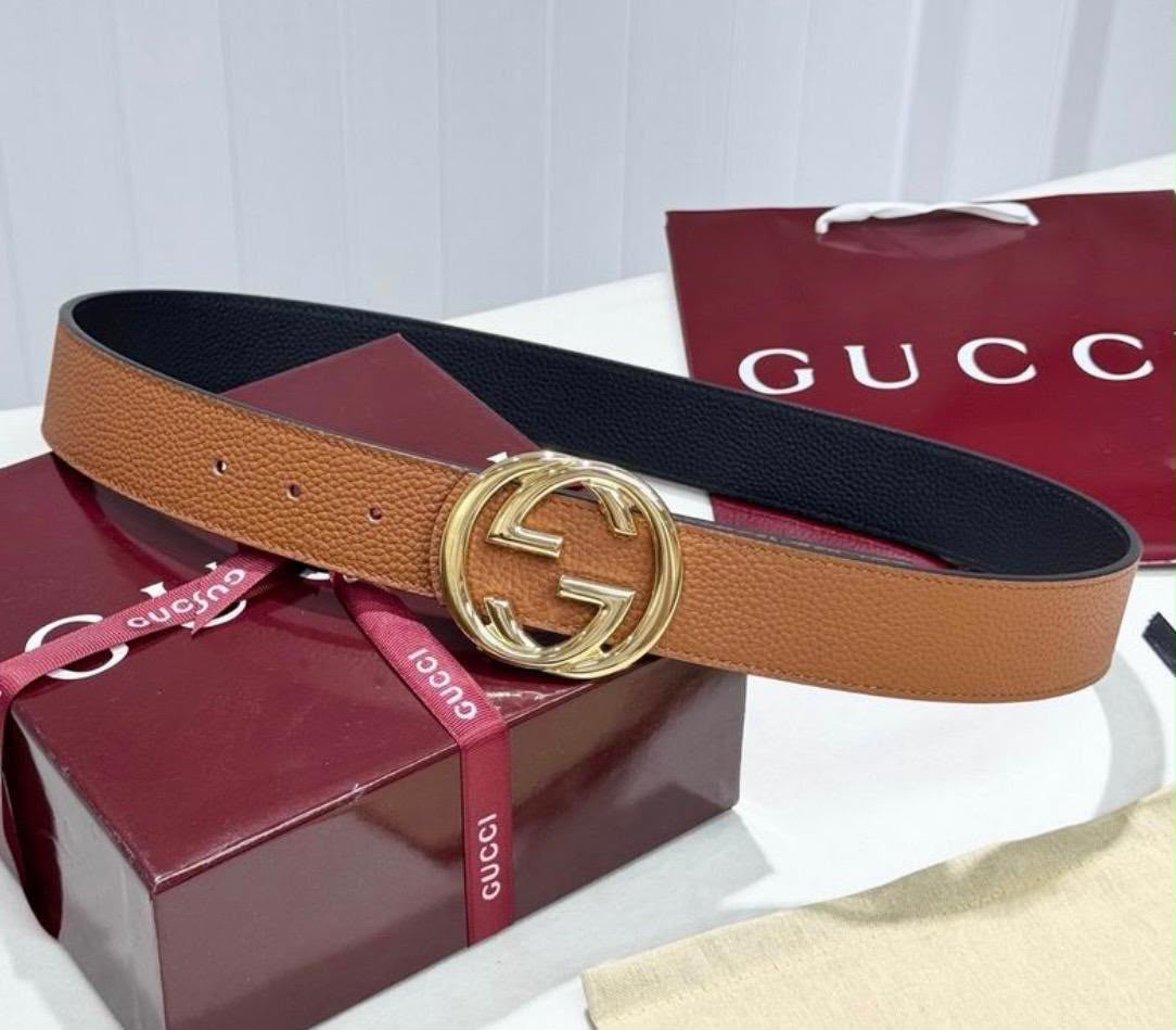 Cinturón Gucci Reversible Leather Belt con Hebilla Interlocking G Ovalada